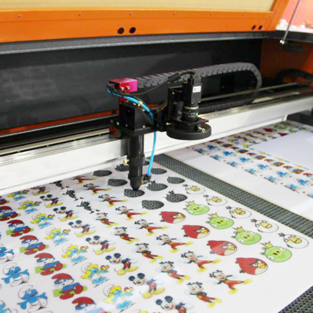 laser cutting machine with CCD camera for printing label fabric